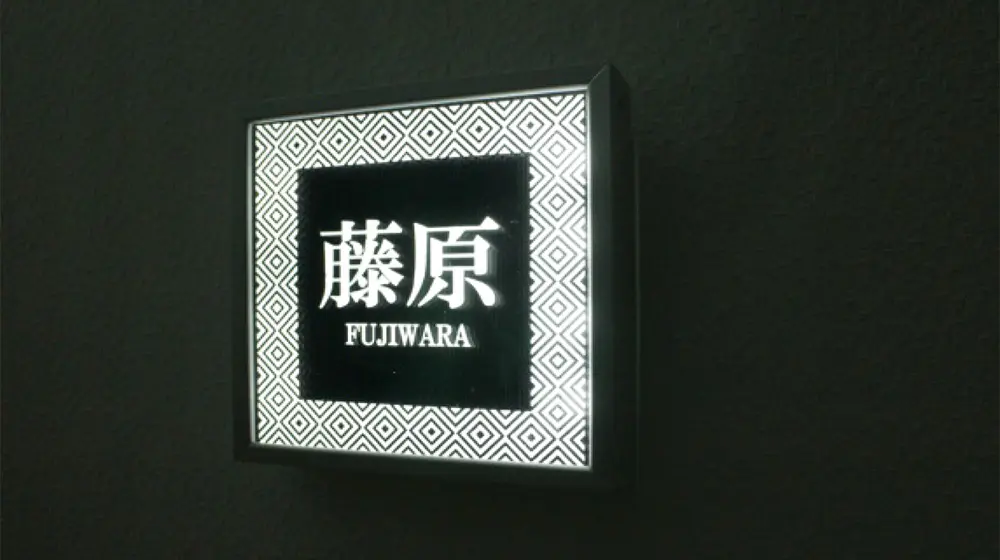 側面照射によるシャープな輝き